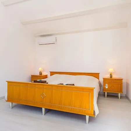 Villa Mala Hiza Peresiji